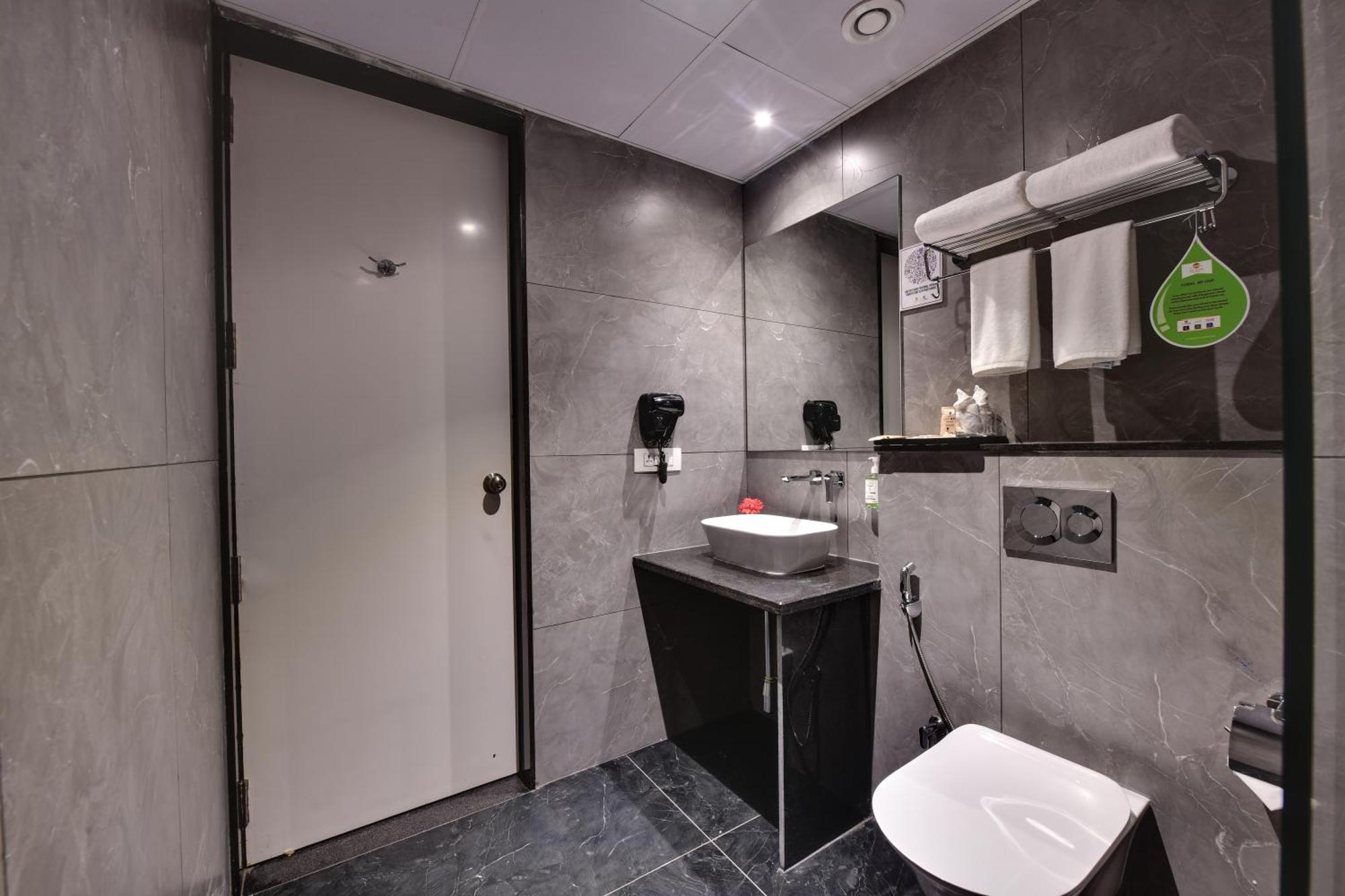 Click Hotel Vista-International Airport Dod Jala 外观 照片